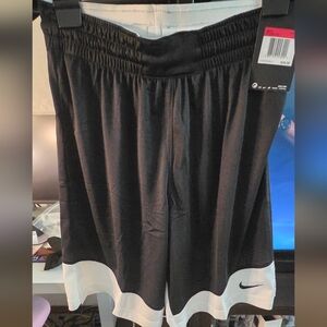 Nike Boys Black Basketball Shorts - L